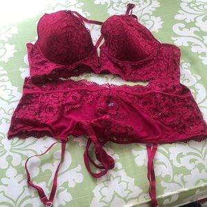 🖤4/$25🖤 Pretty magenta lace panty and bra set